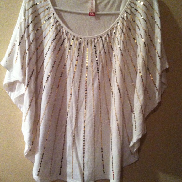 Reduced!) Cute shirt Reserved 4 ;) .Beccabell11.