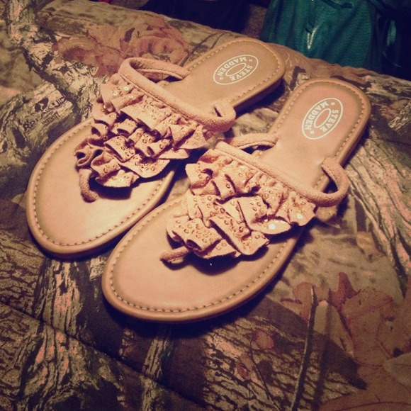 🚫SOLD! Flip flops! :)