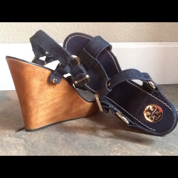 Tory Burch's "Becket" wedge in sturdy denim - Picture 1 of 4