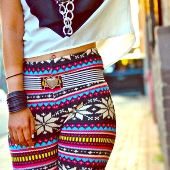 Boho Chic Snowflake Leggings! The newest trend!
