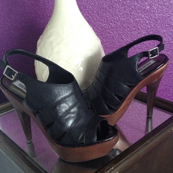 Beautiful Steve Madden upper leather heels!