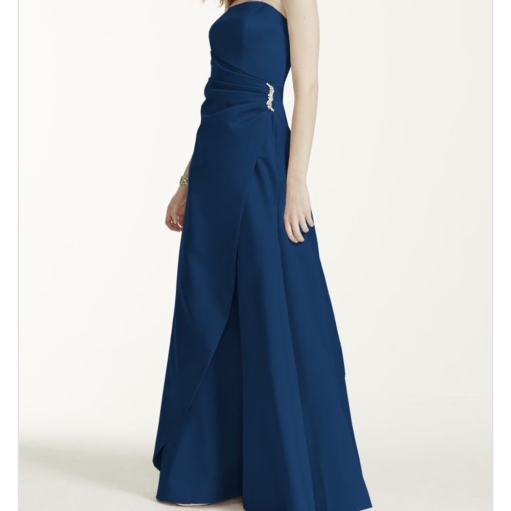 Royal blue satin gown💙