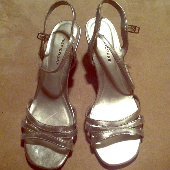 Predictions silver heels - Picture 1 of 2
