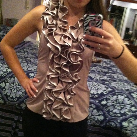 🔴SOLD🔴Ruffled plum halter top!