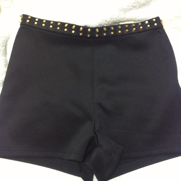 ❌Sold❌New Forever 21 shorts with gold studs