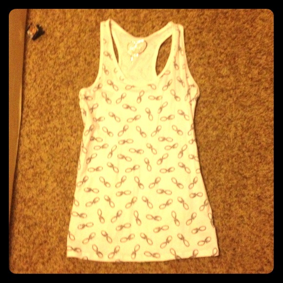 Infinity sign tank
