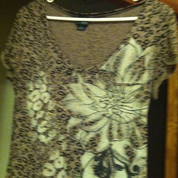 Buckle top **sold in bundle**