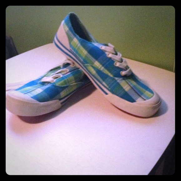 Street shoes