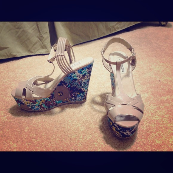💢SOLD💢Steven madden wedges