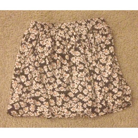 Brandy Melville Dresses & Skirts - Brandy Melville Daisy Skirt