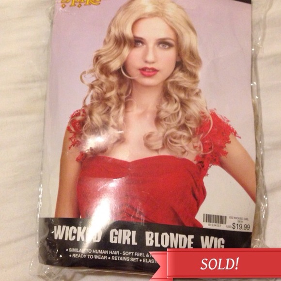 ❌Not available❌Wicked Girl Blonde Wig $10