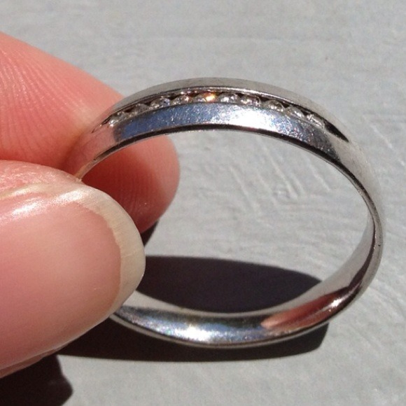 mans 10k white gold diamond band - Picture 2 of 4