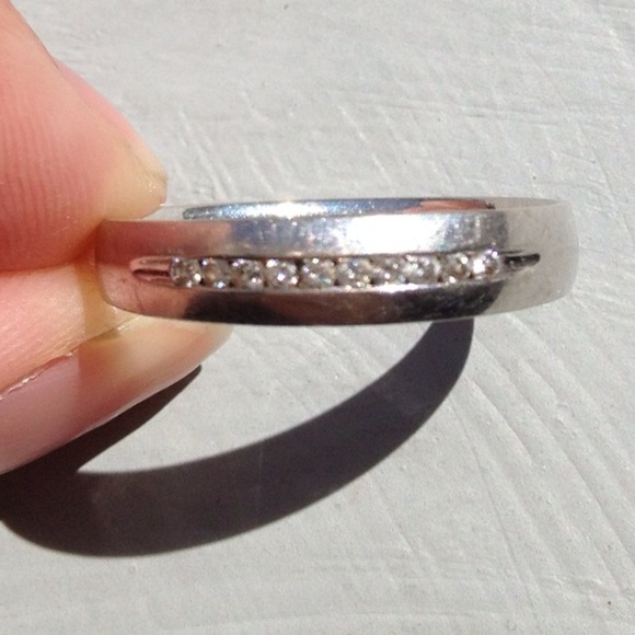 mans 10k white gold diamond band - Picture 3 of 4