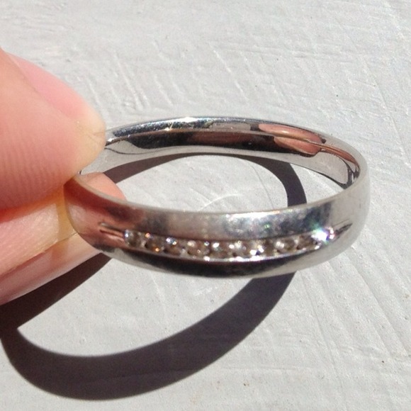 mans 10k white gold diamond band - Picture 4 of 4