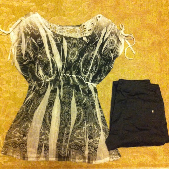 Beautiful B&W print dress shirt. - Picture 1 of 2