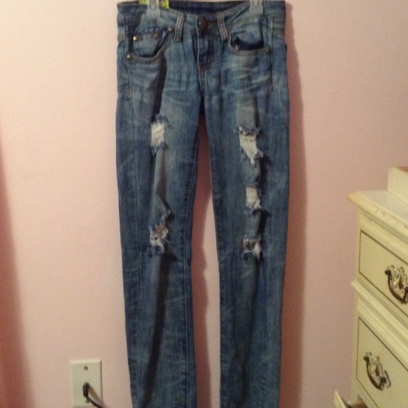 ripped skinny jeans