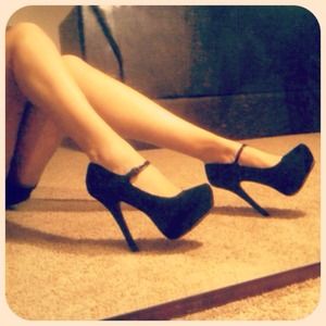 ❤ON HOLD❤ Black Suede Pumps