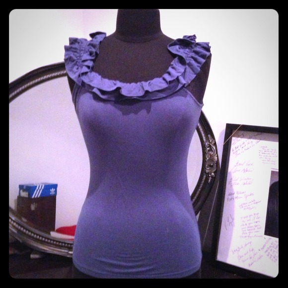 Round neck sleeveless BCBG tank