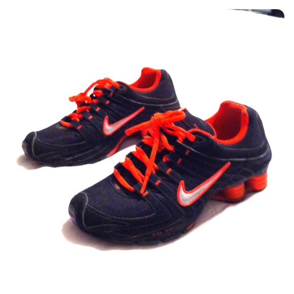 Neon pink Nike shox size 6.5 🎀