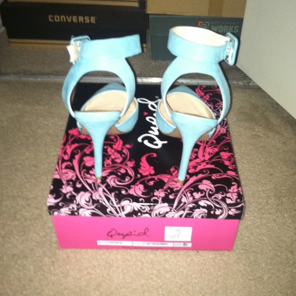 Heels - Picture 2 of 4