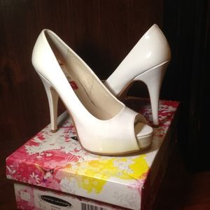 👠 White Open Toe Chinese Laundry Heels