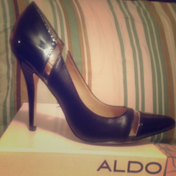 Black pumps