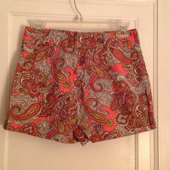 H&M coral paisley shorts