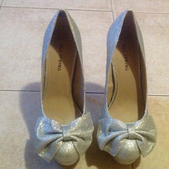 Silver Glitter Platform Bow Heels Size 6 - Picture 2 of 4