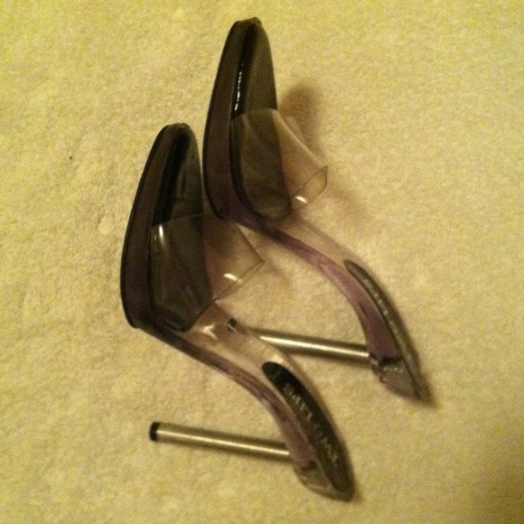 CLEAR HEELS
