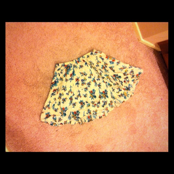 ❗RESERVED❗Brandy Melville Floral Skirt