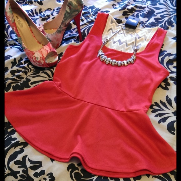 ❌🚫SOLD🚫❌Chevron Inset Peplum Top