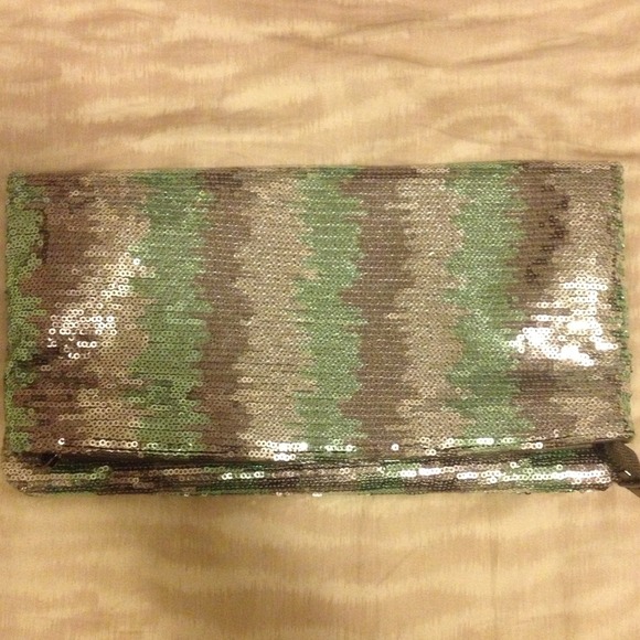 ❌SOLD in Bundle❌BCBG Sequin Fold-Over Clutch