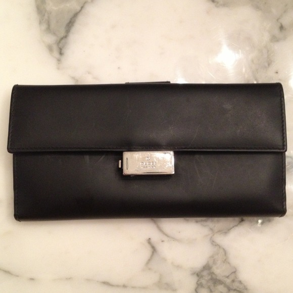 black Gucci wallet