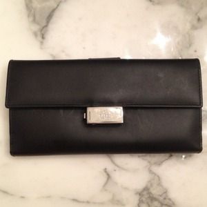 black Gucci wallet