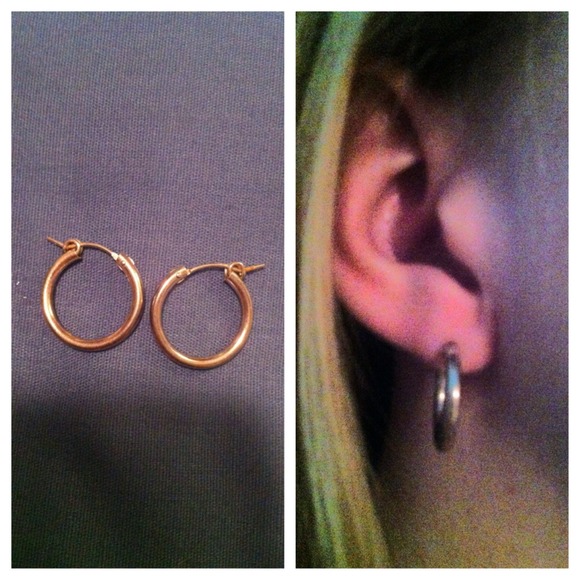 Silver hoop earrings - Picture 1 of 1