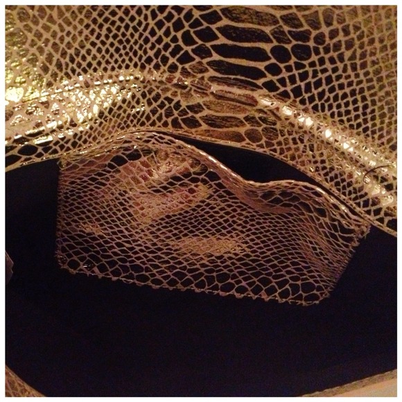 ALDO Gold Envelope Clutch NWT - Picture 3 of 4