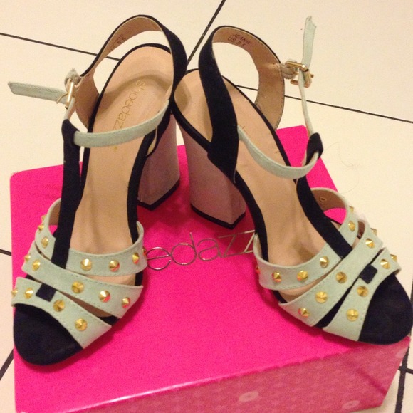 Shoedazzle Pump