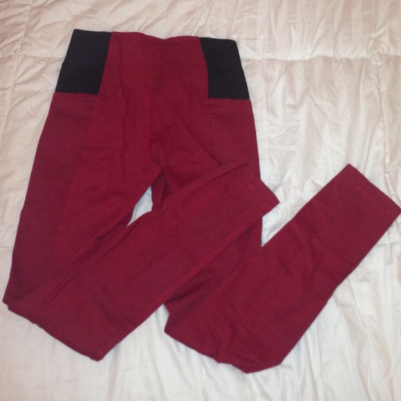 ❌SOLD❌ 🆕Red leggings - Picture 2 of 3