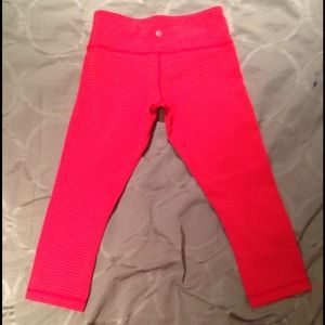 Bundle for @angiescloset94.  Red stripe WU