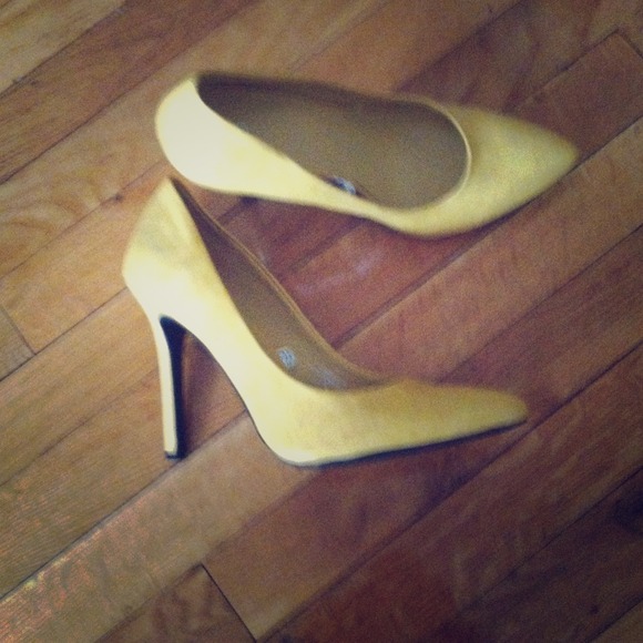 Reserved! Gold Mossimo pointy toe pumps size 9.5