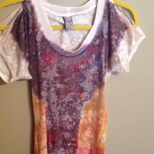 😍😍REDUCED😍😍Free people shoulder cut out tee