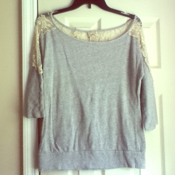 ❌SOLD IN BUNDLE❌Grey Lace Sweater