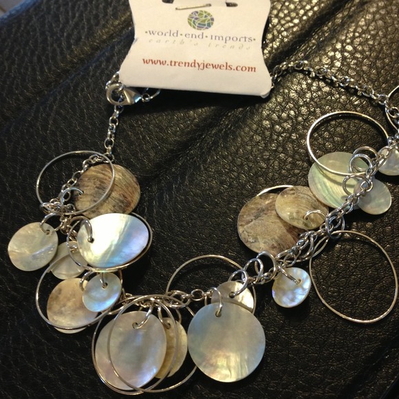 Jewelry - Shell necklace