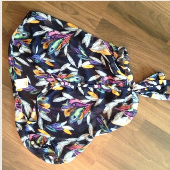 Feather  pattern top