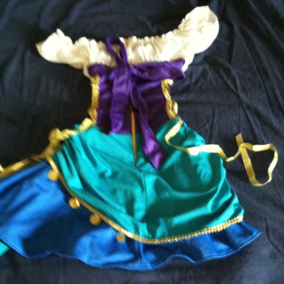 Costume - Picture 2 of 4