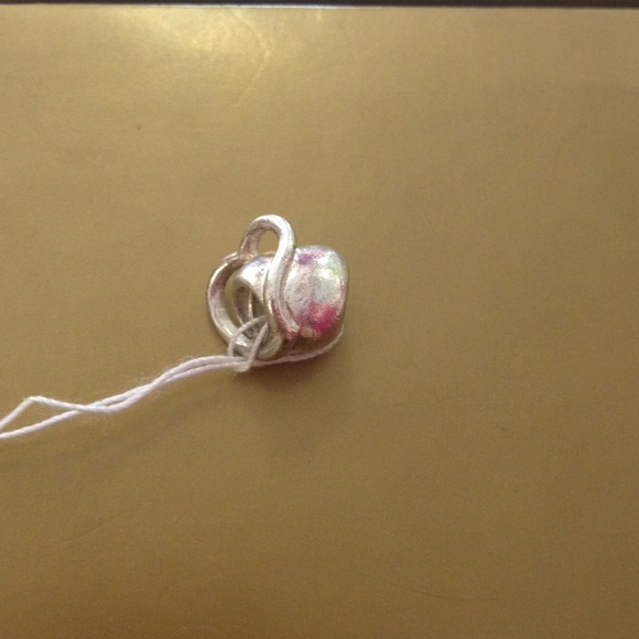 ❌SOLD❌ Authentic Chamilia eternity heart bead ❤❤❤
