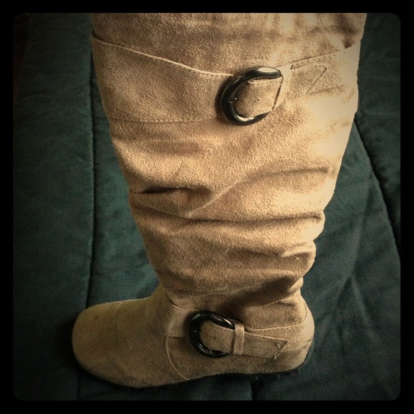 Suede boots
