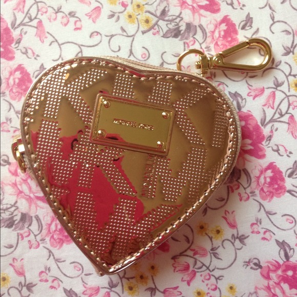 Sold**Heart coin holder metallic rosé