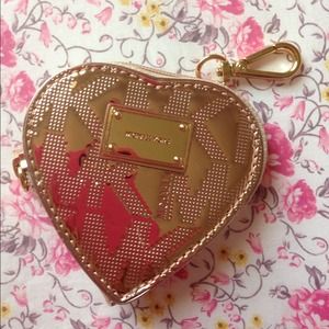 Sold**Heart coin holder metallic rosé