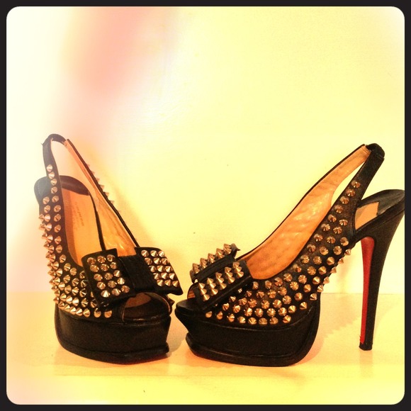 Red bottom black & silver sling back heels💥trade